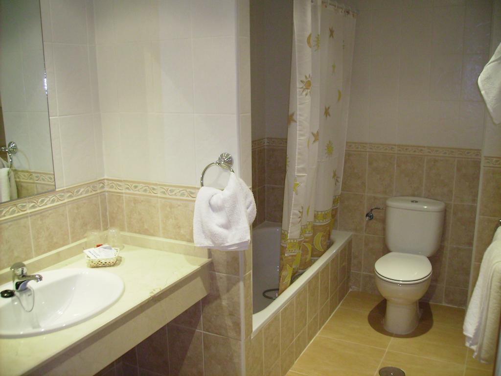 Hotel Delphos Moraleja Værelse billede